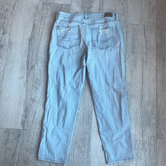 American‎ Eagle Women’s Strigid  Mom Jean Distressed Size 12 - Picture 6 of 9